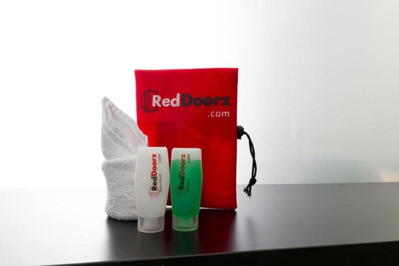 Reddoorz Plus @ Jalan Pemuda Jakarta Hotel Exterior photo